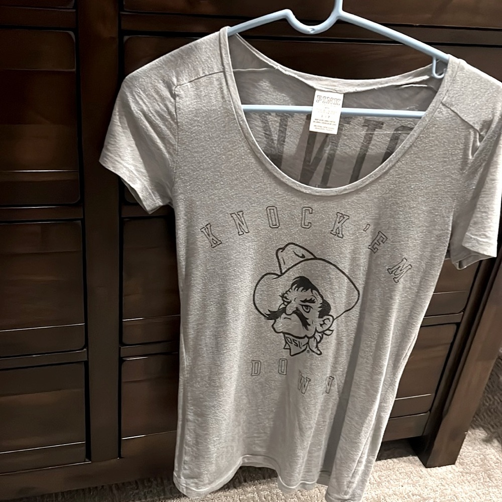 Pink women’s Okstate graphic tee